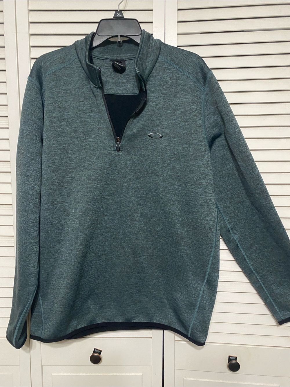 Oakley Pullover Regular Fit  Zip Neck Size M